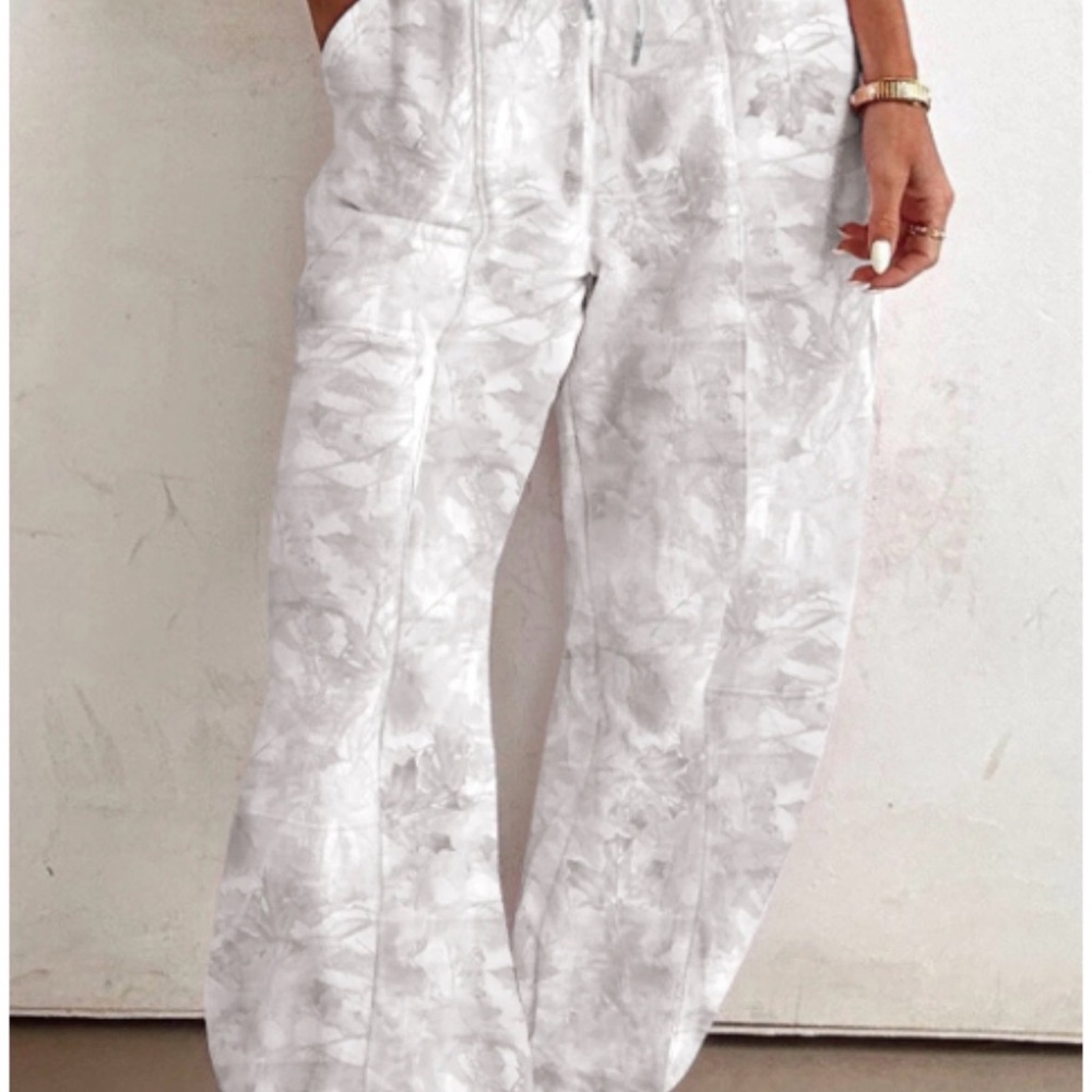 Women's Camo Leaf Baggy Jogger Sweatpants